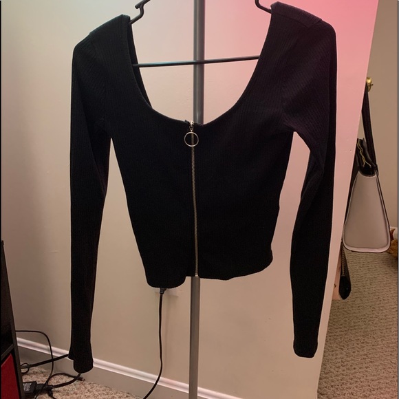 Zip up top - Picture 2 of 4